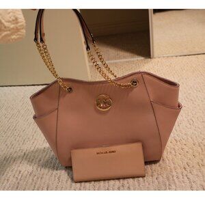 MICHAEL KORS PURSE WITH WALLET